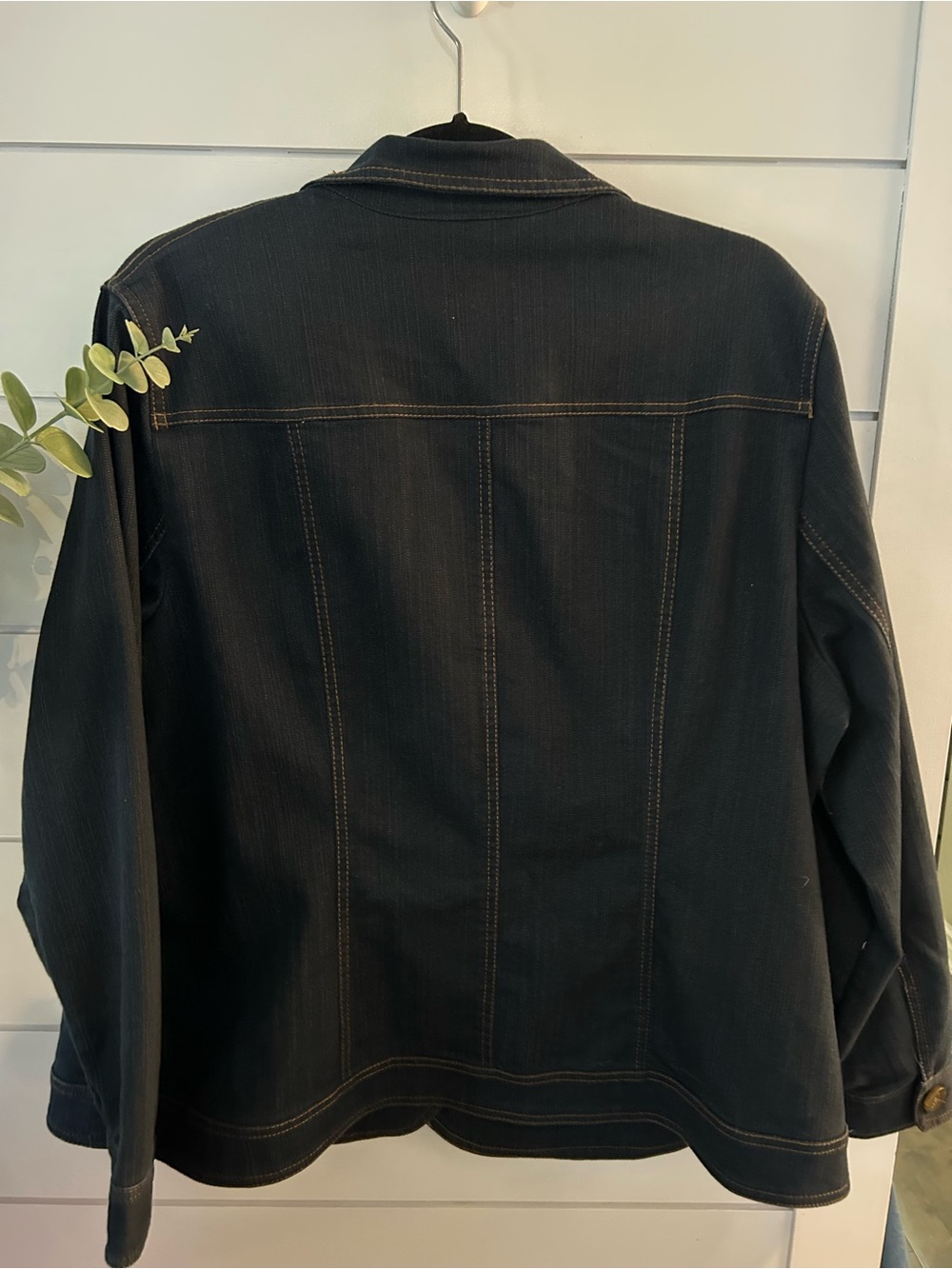 Vintage Charm | Tan Jay Embellished Dark Denim Jacket | 18W - Picture 4 of 12